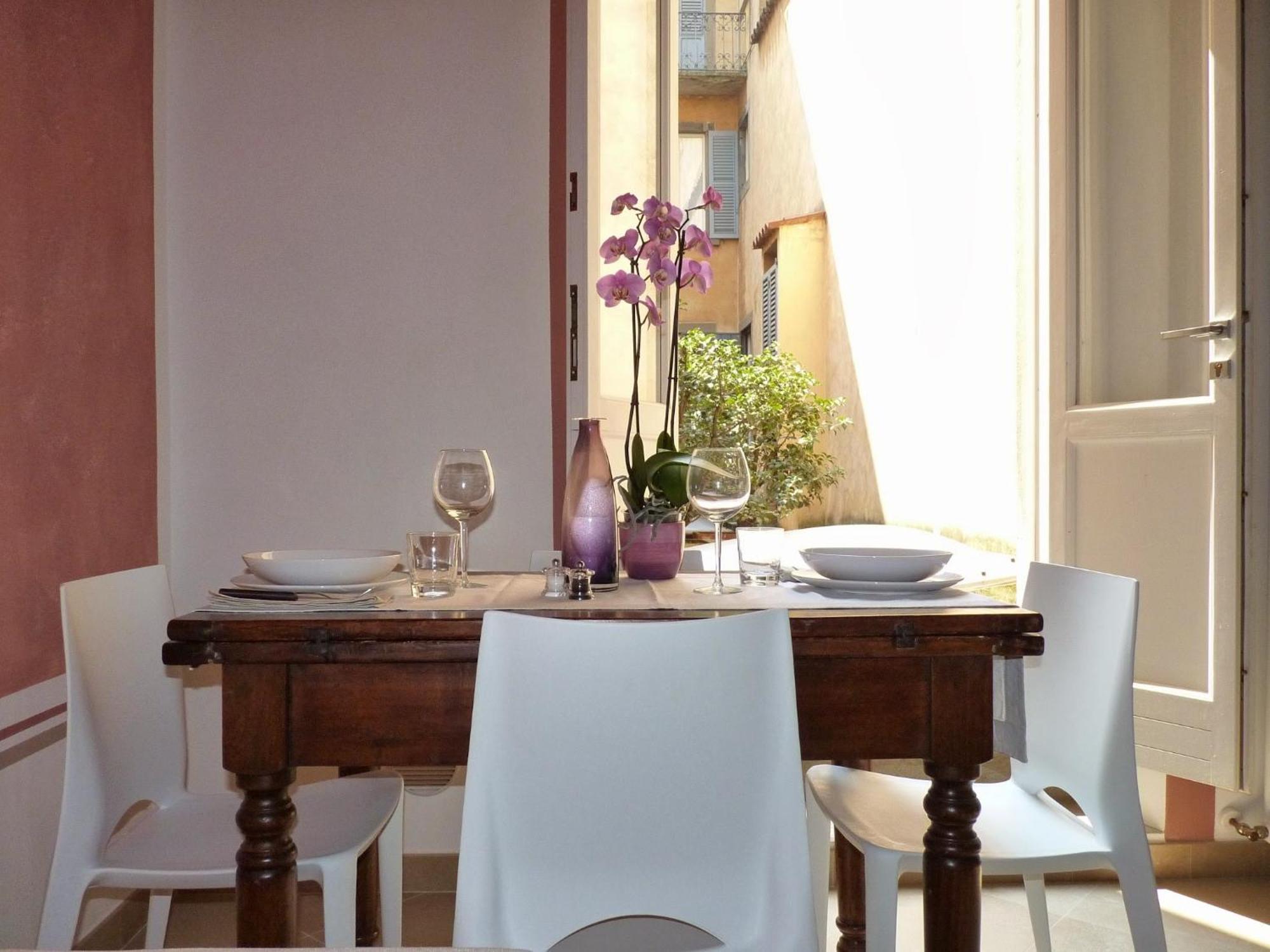 Flora Inn, Super Sweet - Centro Apartment *